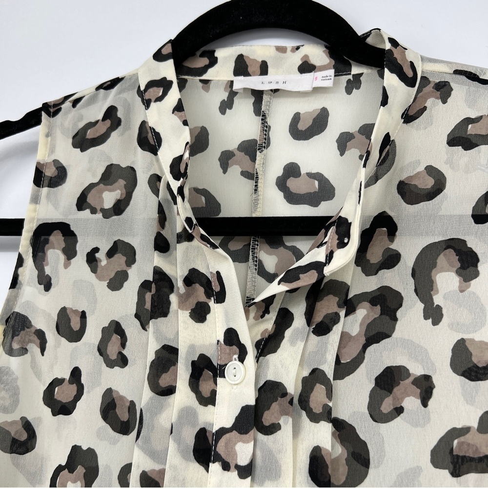 Lush Sheer Pintuck Leopard Animal Print Sleeveless Buttondown High-low Blouse - Picture 6 of 12